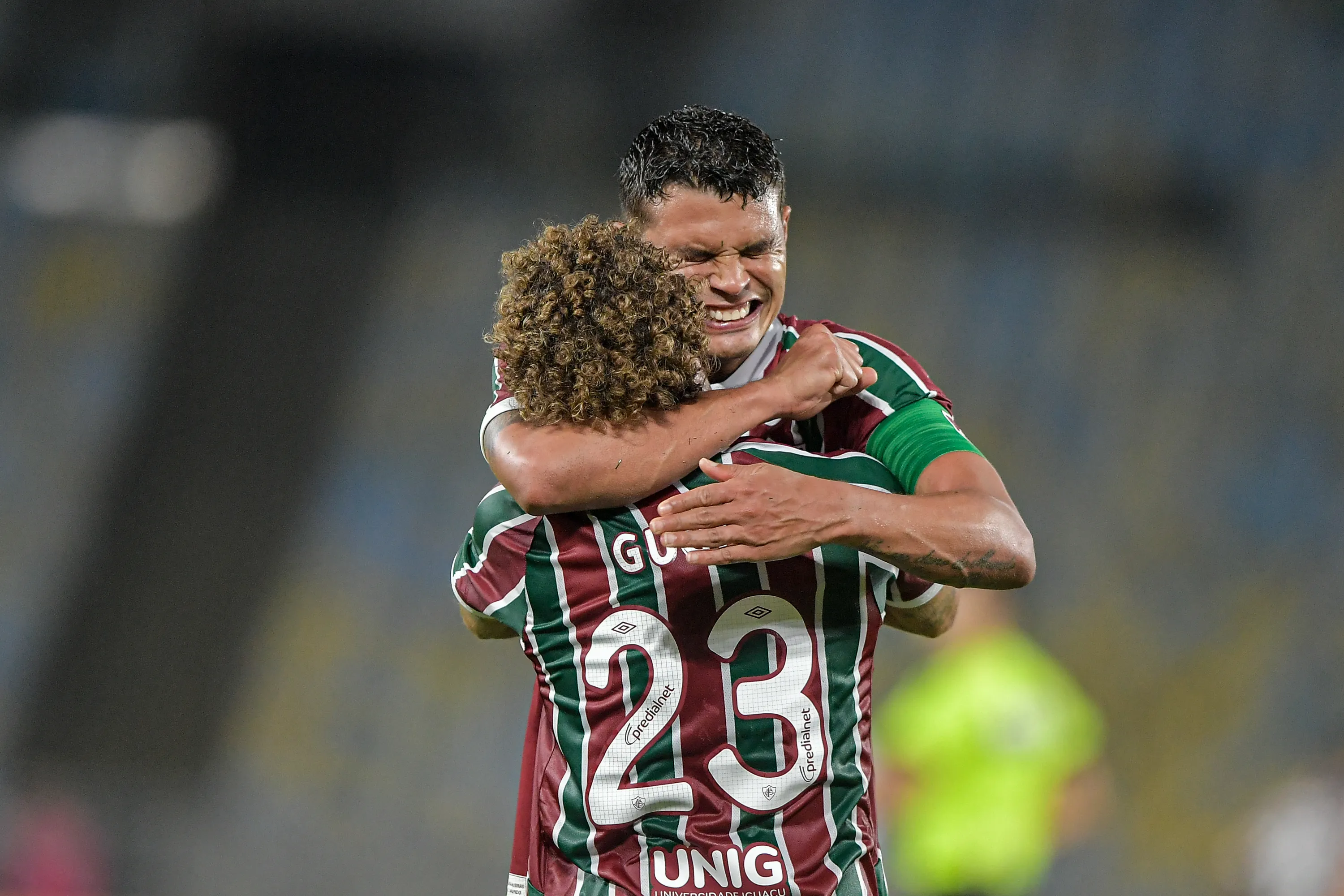 Thiago silva jogador do Fluminense comemora seu gol com guga jogador da sua equipe durante partida contra o Bahia no estadio Maracana pelo campeonato Copa Do Brasil 2025. Foto: Thiago Ribeiro/AGIF