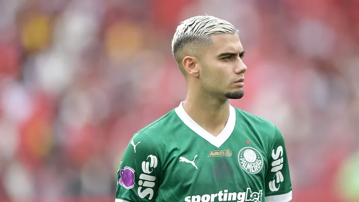 Andreas Pereira jogador do Palmeiras durante partida contra o Flamengo no estadio Maracana pelo campeonato Brasileiro A 2025.
