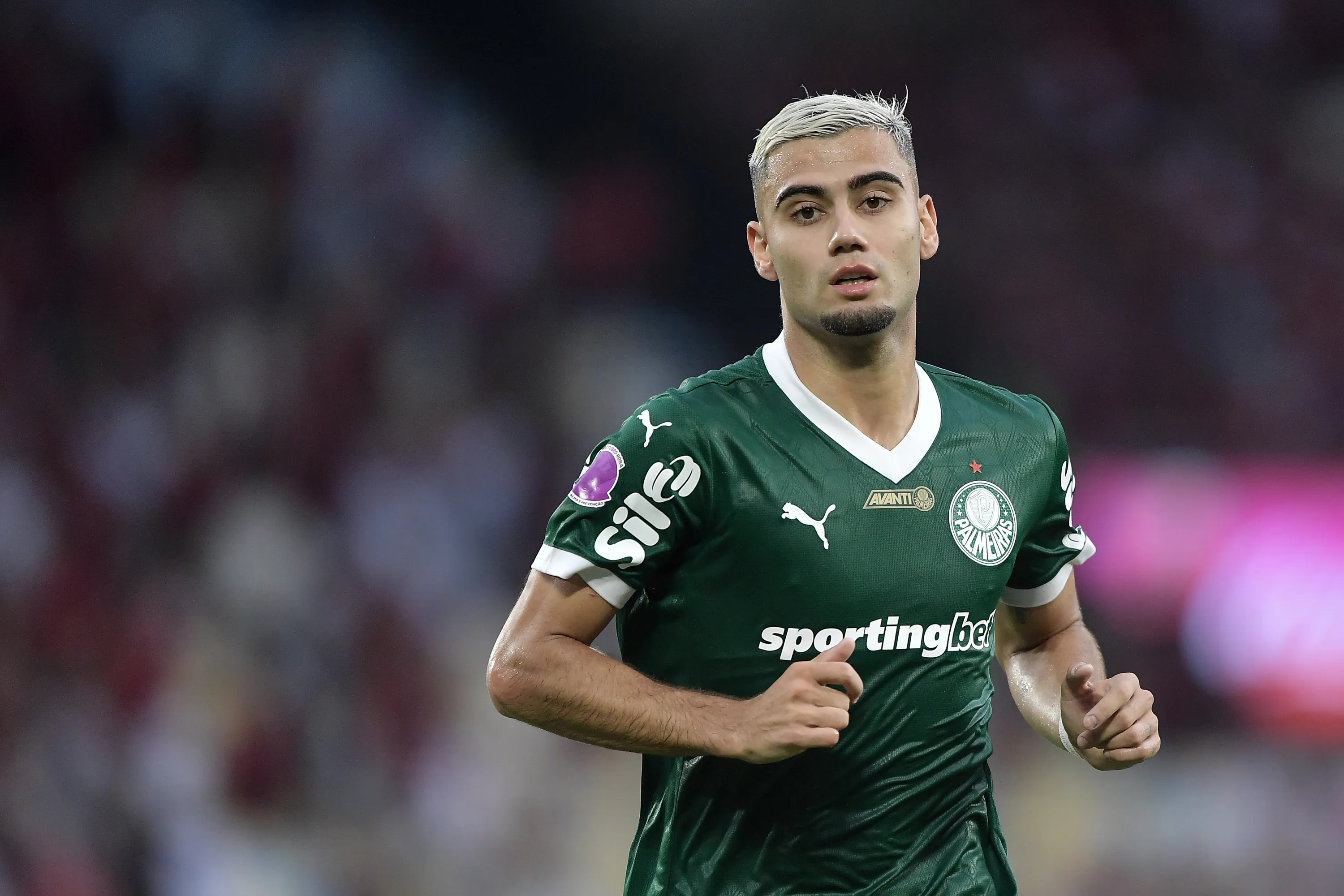 RJ – RIO DE JANEIRO – 19/10/2025 – BRASILEIRO A 2025, FLAMENGO X PALMEIRAS – Andreas Pereira jogador do Palmeiras durante partida contra o Flamengo no estadio Maracana pelo campeonato Brasileiro A 2025. Foto: Thiago Ribeiro/AGIF