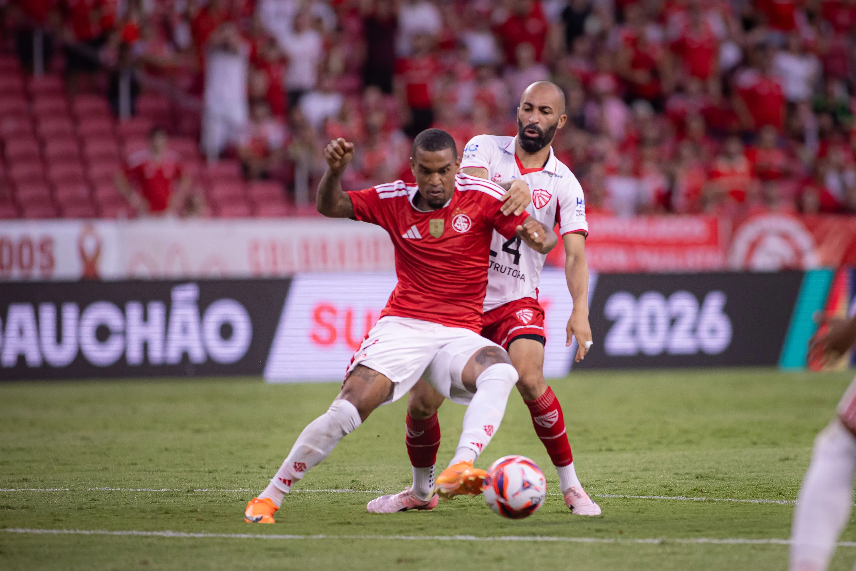 Alerrandro deve ser reserva contra o Palmeiras – Foto: Maxi Franzoi/AGIF.