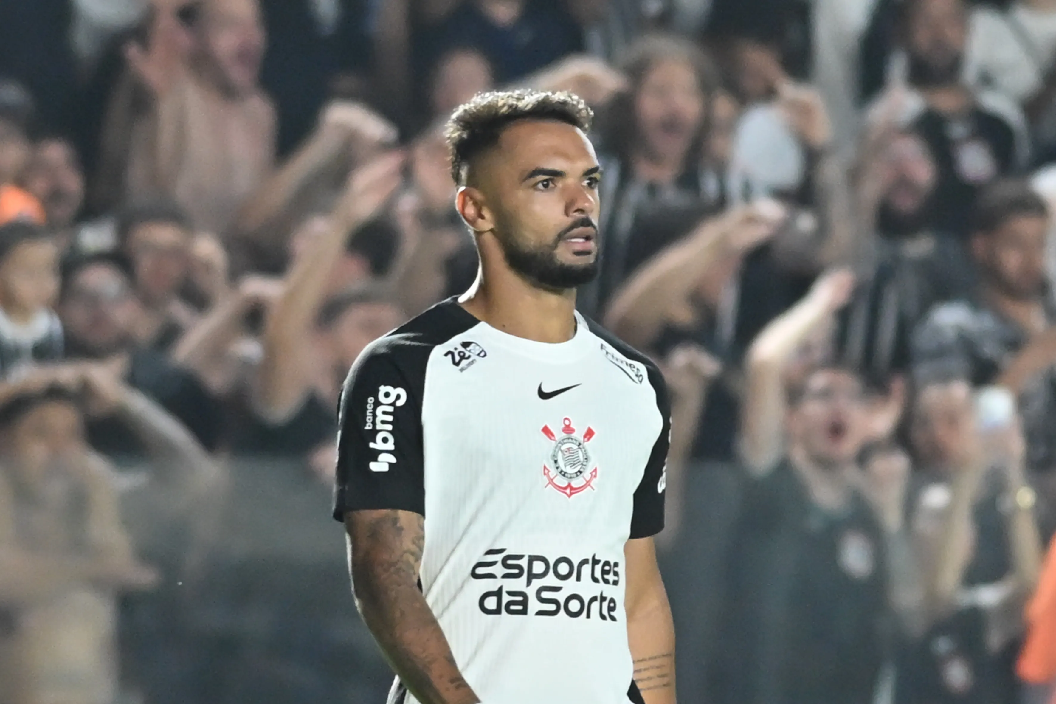 Raniele durante partida contra o Bahia no Campeonato Brasileiro de 2026. Foto: Jota Erre/AGIF