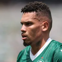 Paulinho evolui na recuperação e já realiza atividades no gramado