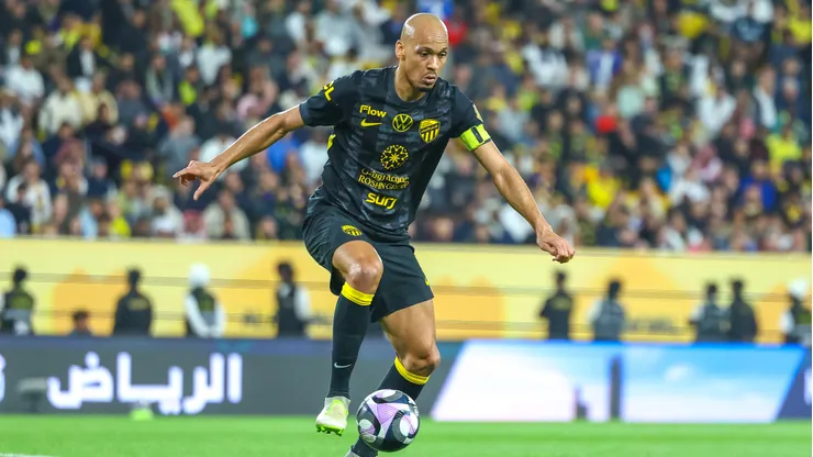 Fabinho of team Al-Ittihad FC controls the ball during the Saudi Pro League game between Al Nassr and Al Ittihad at Al Awwal Park on February 6, 2026 in Riyadh, Saudi Arabia.