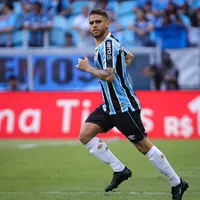 Torcida do Grêmio pede saída de Cuellar para o Vasco