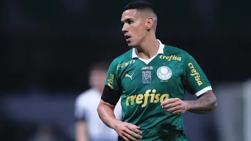 Naves jogador do Palmeiras durante partida contra o Corinthians no estadio Arena Allianz Parque pelo campeonato Brasileiro A 2024.