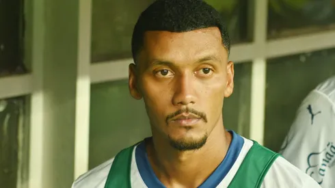 Rezende durante confronto contra o Corinthians no Brasileirão de 2025.
