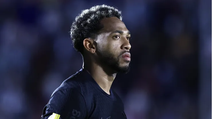 Corinthians analisa possibilidade de rescindir com José Martínez.
