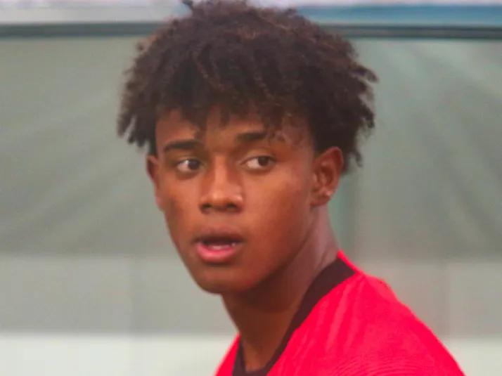 Bruninho vai seguir no Athletico-PR, segundo os representantes do atleta