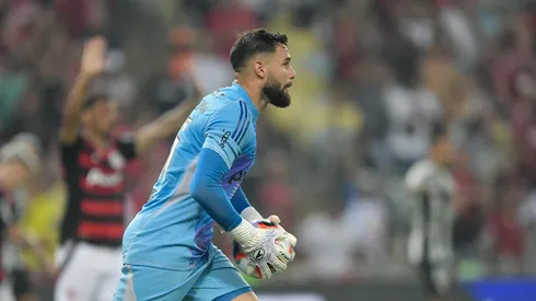 Matheus Cunha goleiro do Flamengo durante partida contra o Botafogo no estadio Maracana pelo campeonato Carioca 2025. Foto: Thiago Ribeiro/AGIF

