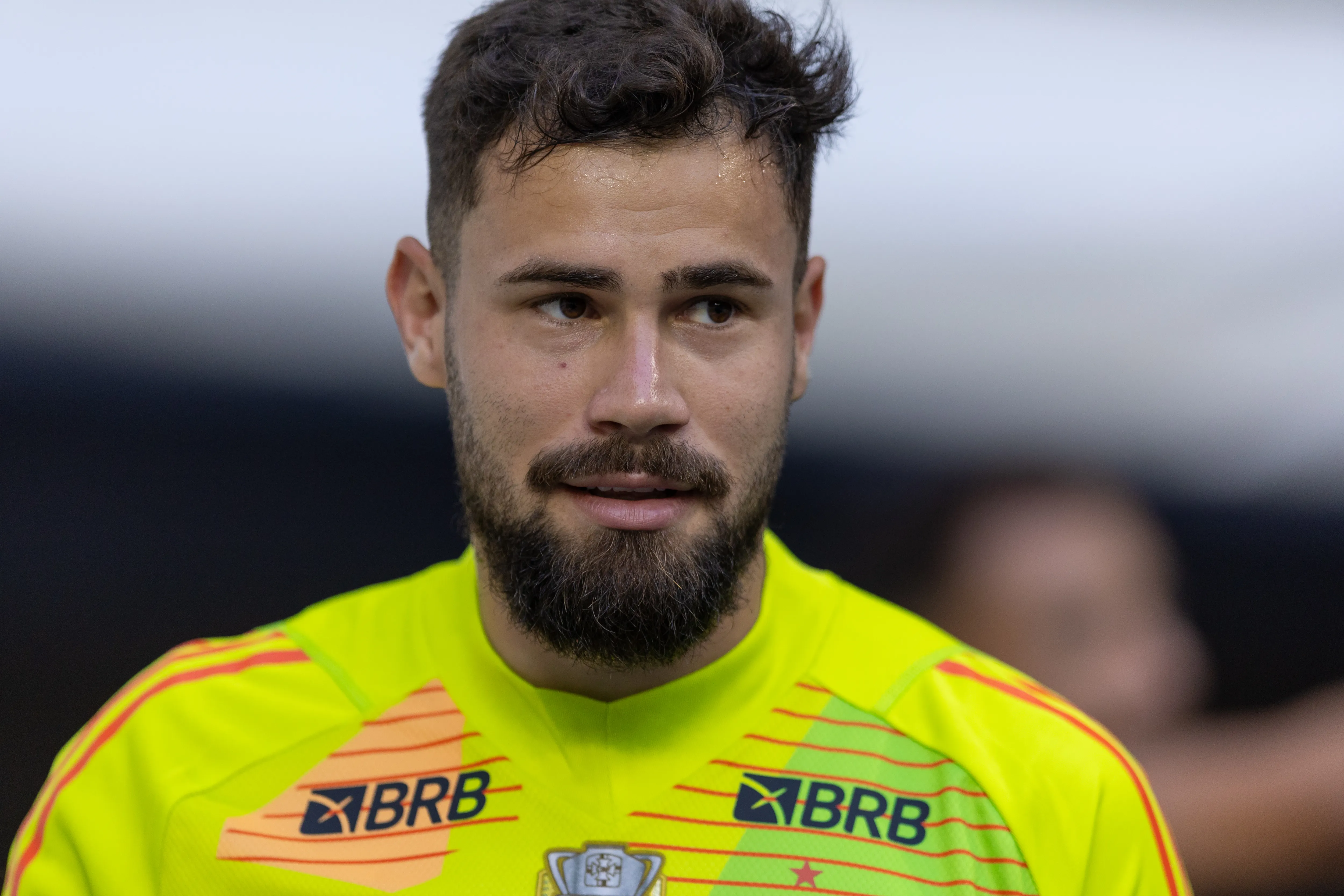 Matheus Cunha jogador do Flamengo durante partida contra o Gremio no estadio Arena do Gremio pelo campeonato Brasileiro A 2025. Foto: Liamara Polli/AGIF