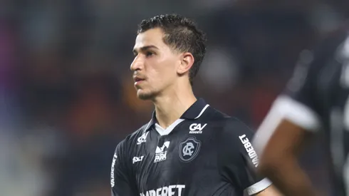 Vitor Bueno jogador do Remo durante partida contra o Mirassol no estádio Mangueirão pelo campeonato Brasileiro A 2026. Foto: Fernando Torres/AGIF
