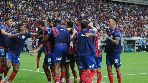 Willian Jose jogador do Bahia comemora seu gol com jogadores do seu time durante partida contra o Bragantino no estadio Arena Fonte Nova pelo campeonato Brasileiro A 2025. Foto: Jhony Pinho/AGIF
