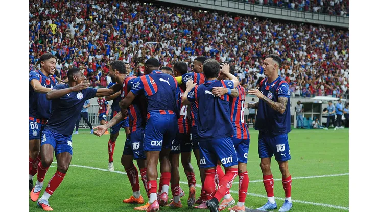 Willian Jose jogador do Bahia comemora seu gol com jogadores do seu time durante partida contra o Bragantino no estadio Arena Fonte Nova pelo campeonato Brasileiro A 2025. Foto: Jhony Pinho/AGIF
