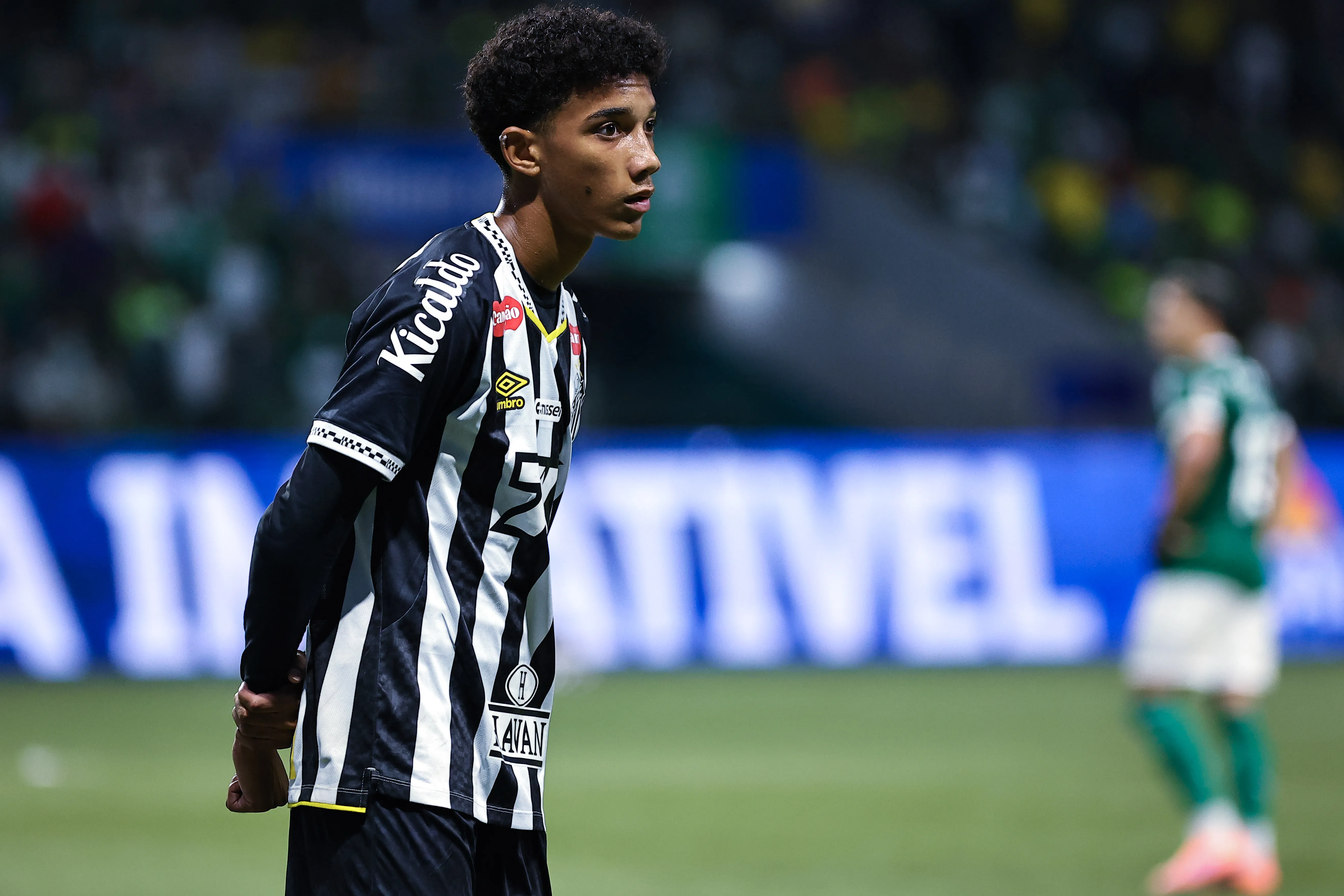 SP – SAO PAULO – 06/11/2025 – BRASILEIRO A 2025, PALMEIRAS X SANTOS – Robinho Jr. jogador do Santos durante partida contra o Palmeiras no estadio Arena Allianz Parque pelo campeonato Brasileiro A 2025. Foto: Fabio Giannelli/AGIF