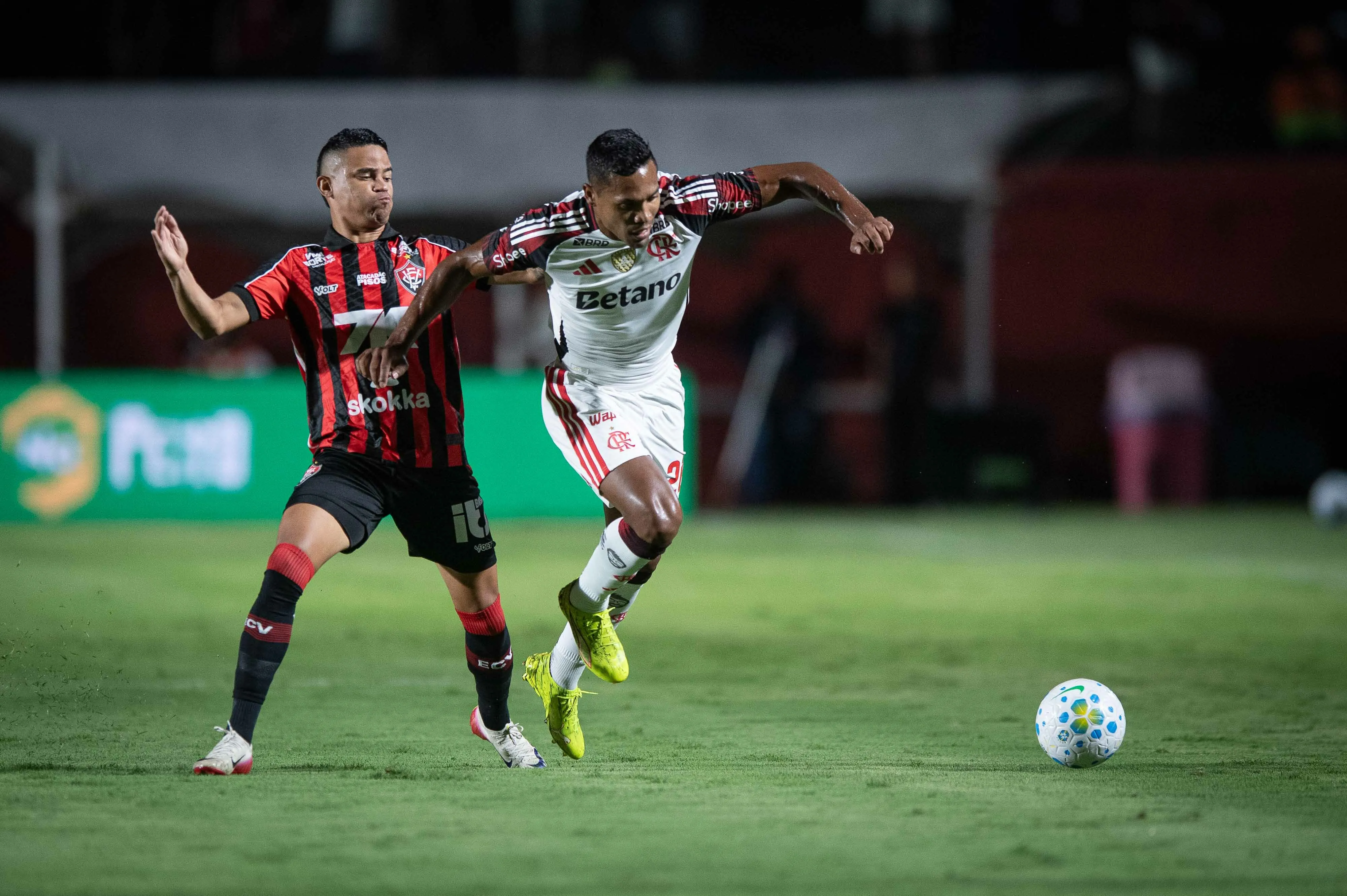 BA – SALVADOR – 10/02/2026 – BRASILEIRO A 2026, VITORIA X FLAMENGO – Alexsandro jogador do Flamengo durante partida contra o Vitoria no estadio Barradao pelo campeonato Brasileiro A 2026. Foto: Jhony Pinho/AGIF
