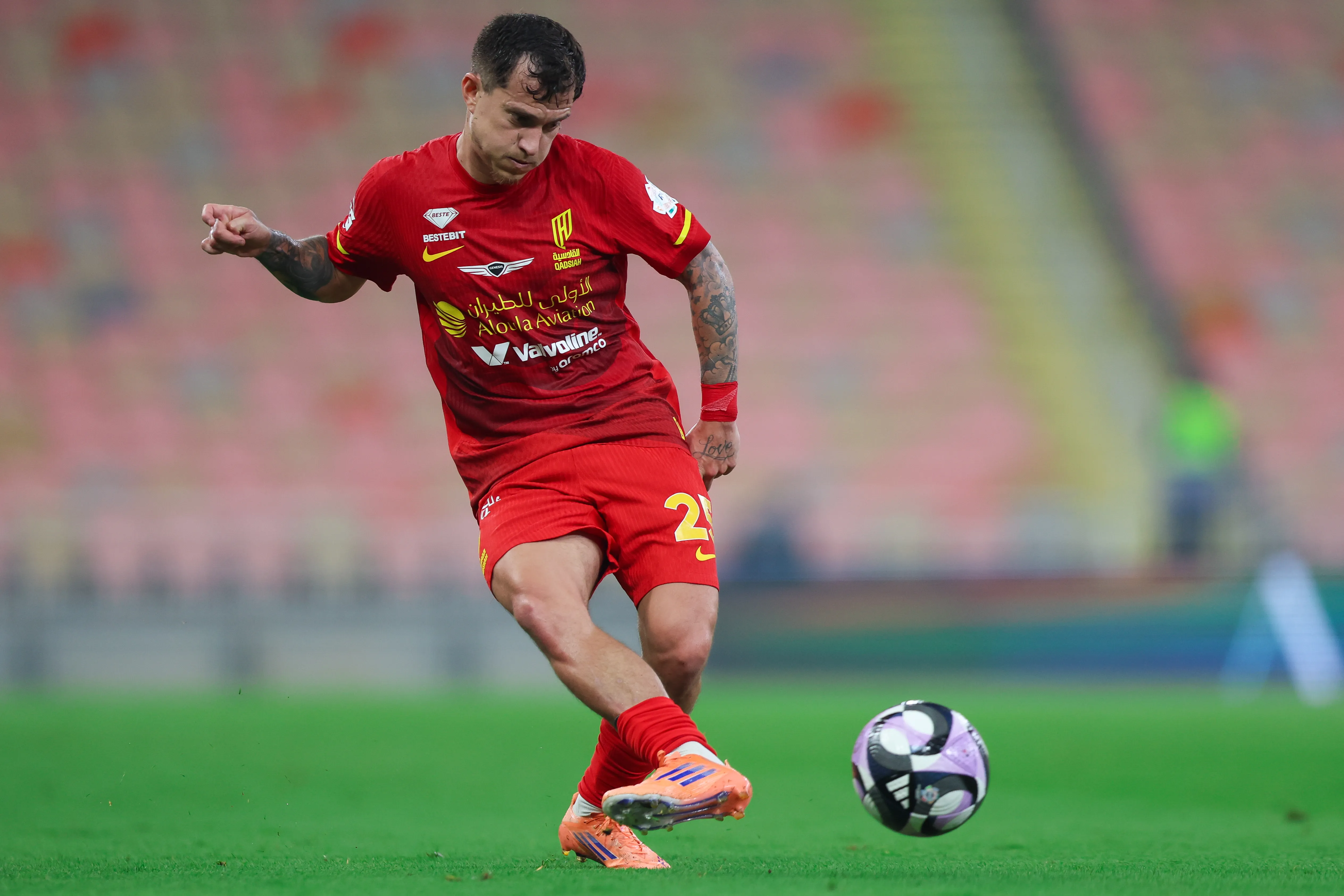JEDDAH, SAUDI ARABIA – NOVEMBER 21:Otavio of Al Qadsiah passes the ball during the Saudi Pro League match between Al Ahli and Al Qadsiah at Alinma Stadium on November 21, 2025 in Jeddah, Saudi Arabia. (Photo by Yasser Bakhsh/Getty Images)
