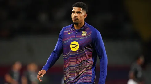 Ronald Araujo, zagueiro do Barcelona. Foto: Alex Caparros/Getty Images
