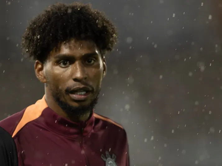 Hugo Souza revelou ficar mexido com oferta do Milan