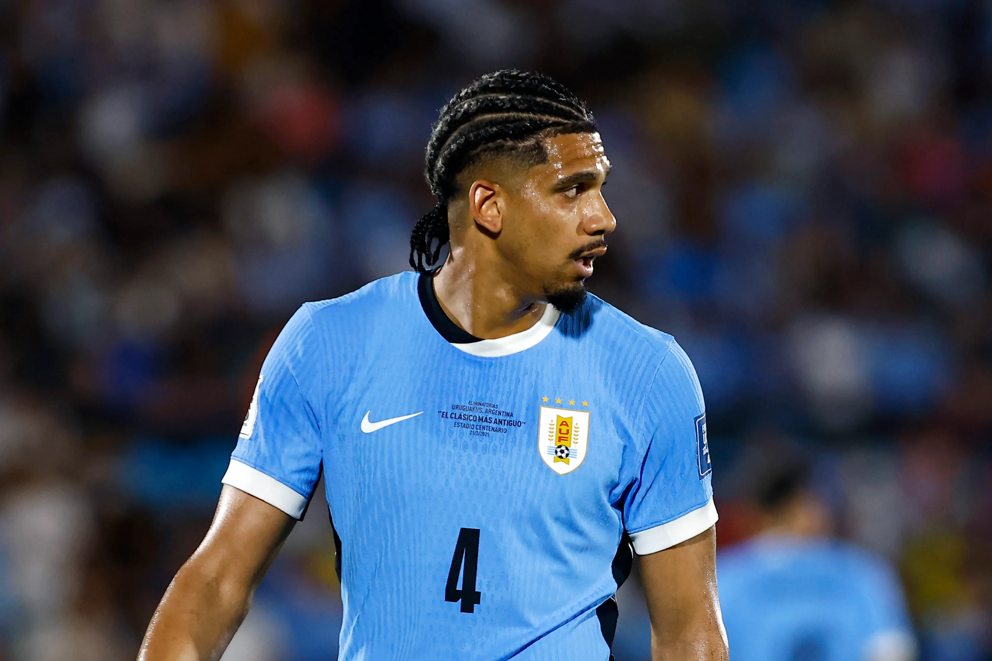 MONTEVIDEO, URUGUAY – MARCH 21: Ronald Araújo of Uruguay reacts during the South of American FIFA World Cup 2026 Qualifier match between Uruguay and Argentina at Centenario Stadium on March 21, 2025 in Montevideo, Uruguay. (Photo by Ernesto Ryan/Getty Images)