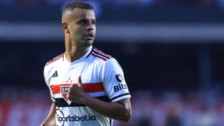 Alisson jogador do Sao Paulo durante partida contra o Santos no estadio Morumbi pelo campeonato Brasileiro A 2023.