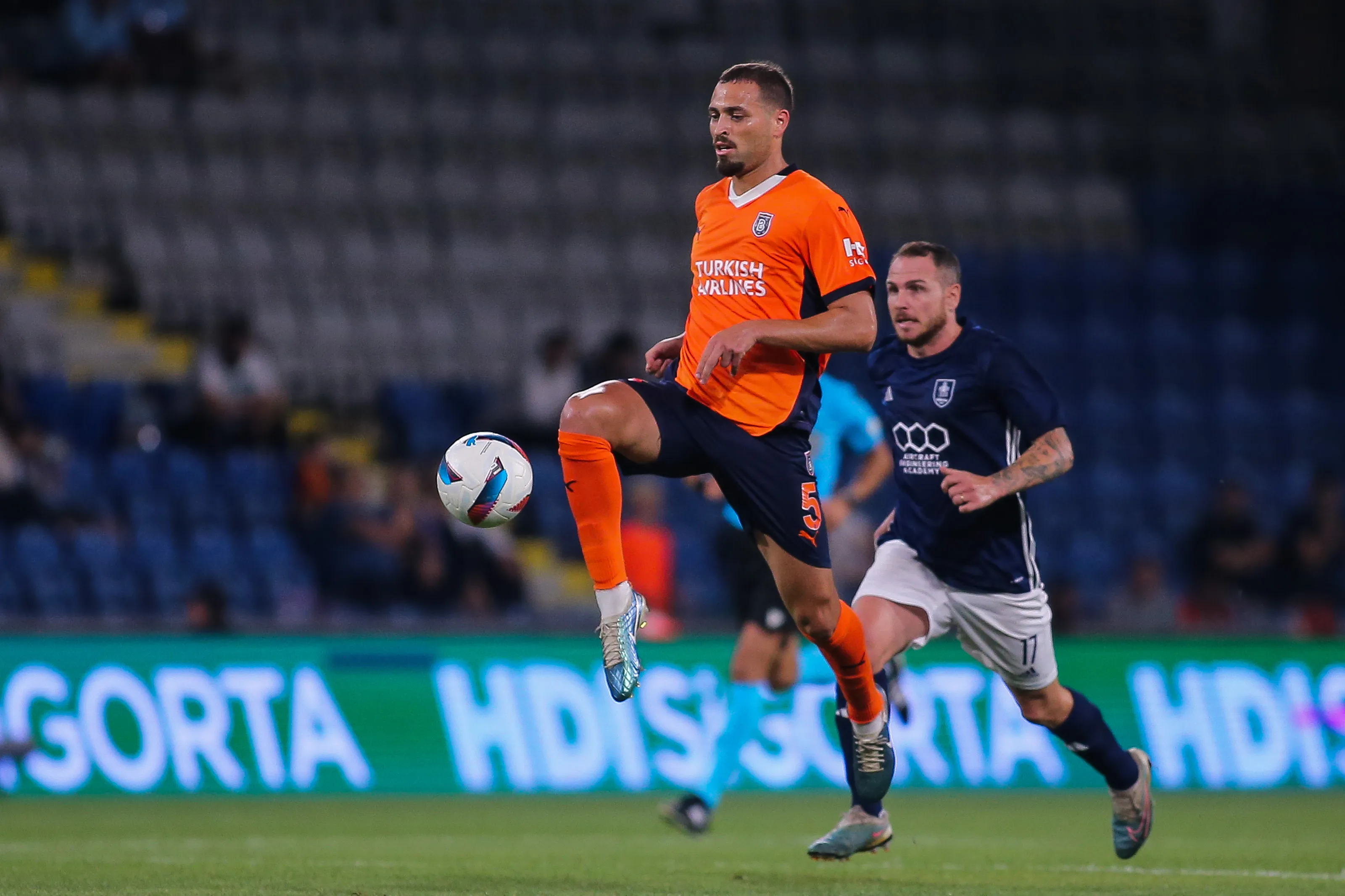 Léo Duarte interessa ao Fluminense – Foto: Ahmad Mora/Getty Images.