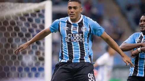 Carlos Vinicius jogador do Gremio comemora seu gol durante partida contra o Novo Hamburgo no estadio Arena do Gremio pelo campeonato Gaucho 2026. Foto: Maxi Franzoi/AGIF
