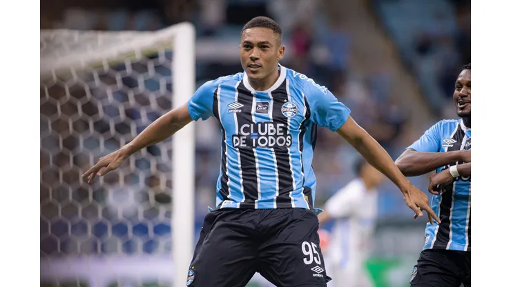 Carlos Vinicius jogador do Gremio comemora seu gol durante partida contra o Novo Hamburgo no estadio Arena do Gremio pelo campeonato Gaucho 2026. Foto: Maxi Franzoi/AGIF