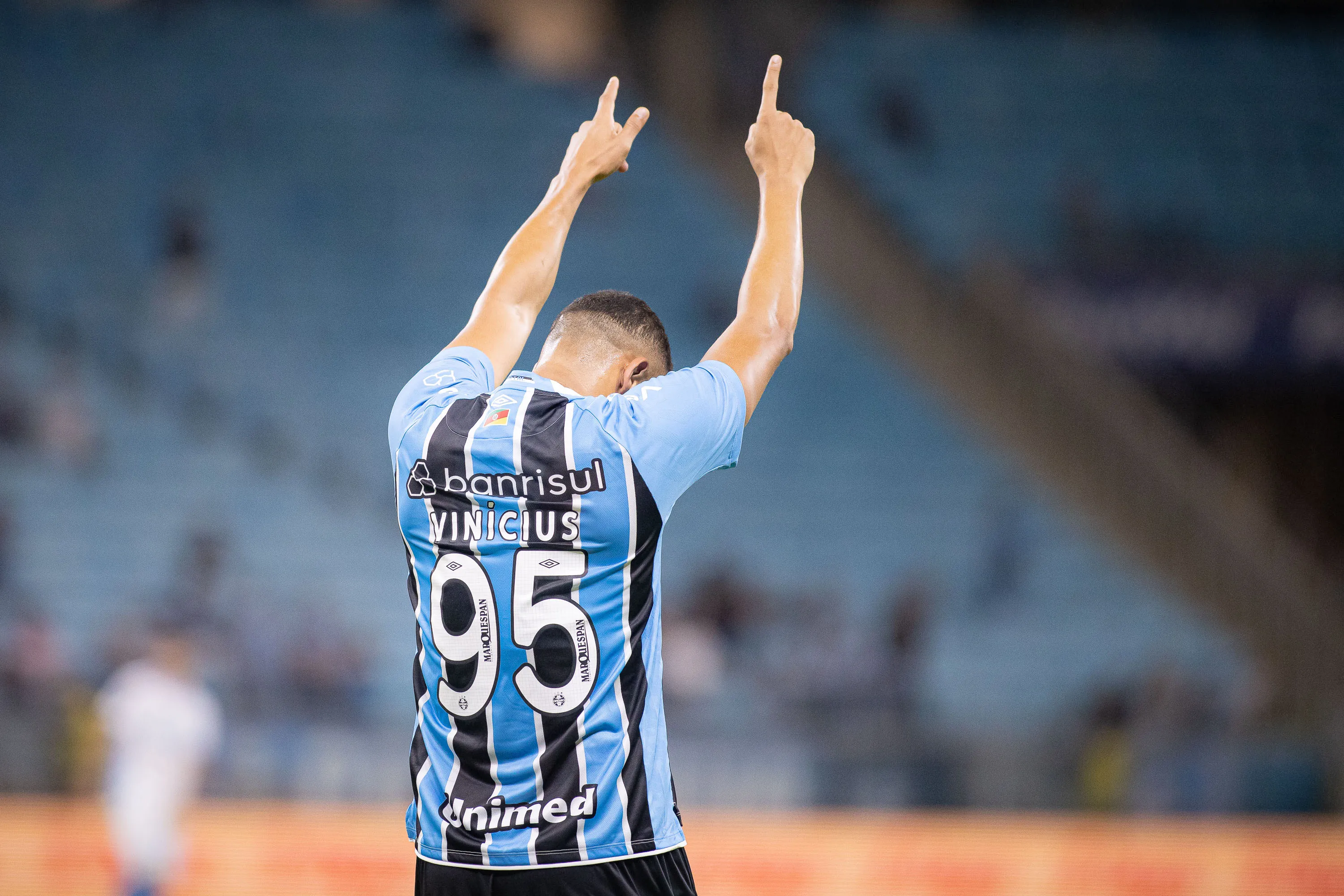 Carlos Vinicius jogador do Gremio comemora seu gol durante partida contra o Novo Hamburgo no estadio Arena do Gremio pelo campeonato Gaucho 2026. Foto: Maxi Franzoi/AGIF