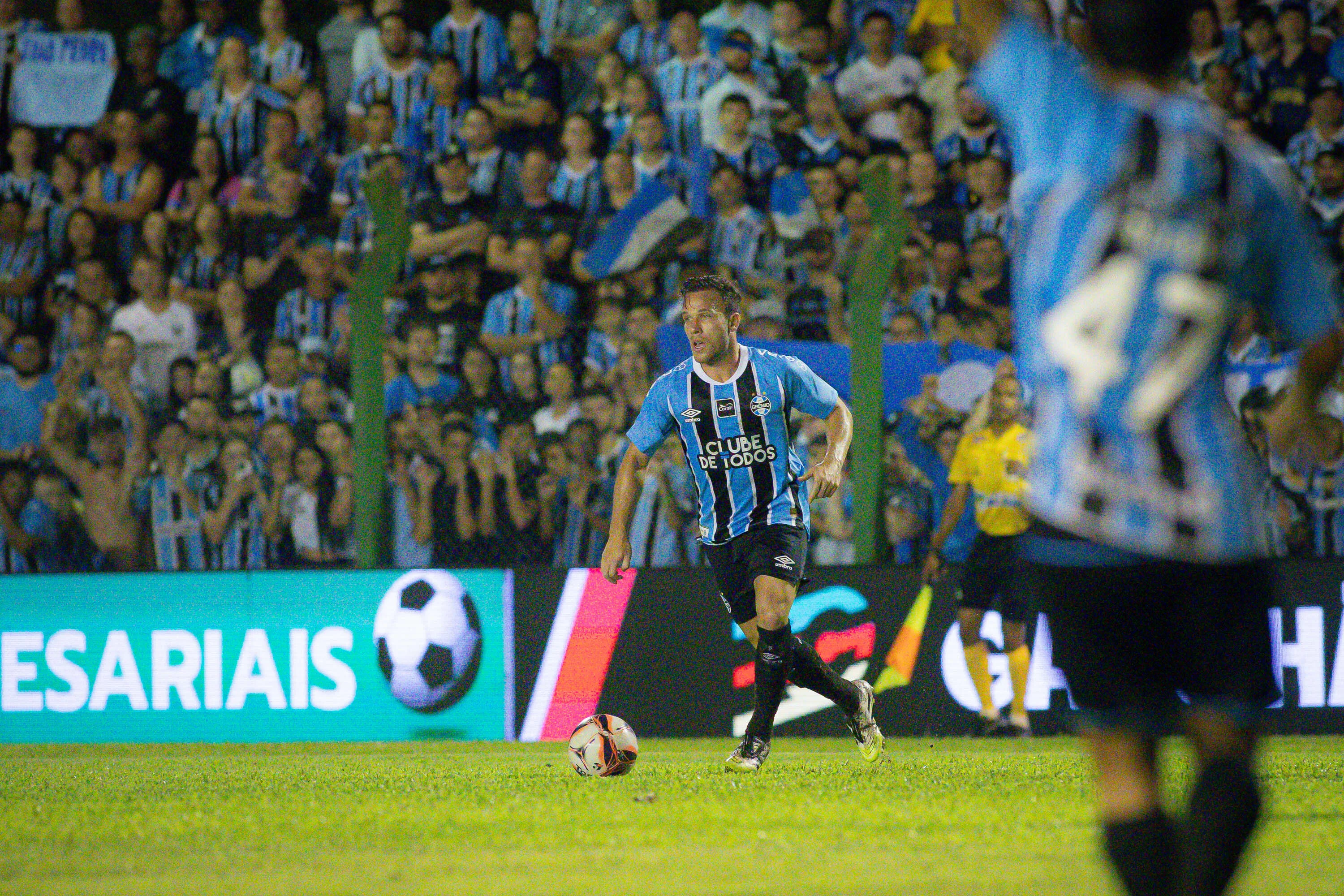 RS – PORTO ALEGRE – 10/01/2026 – GAUCHO 2026, AVENIDA X GREMIO – Arthur jogador do Gremio durante partida contra o Avenida no estadio Eucaliptos pelo campeonato Gaucho 2026. Foto: Maxi Franzoi/AGIF