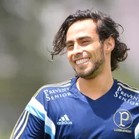 Valdivia, ex-Palmeiras, se coloca acima de dupla do Flamengo