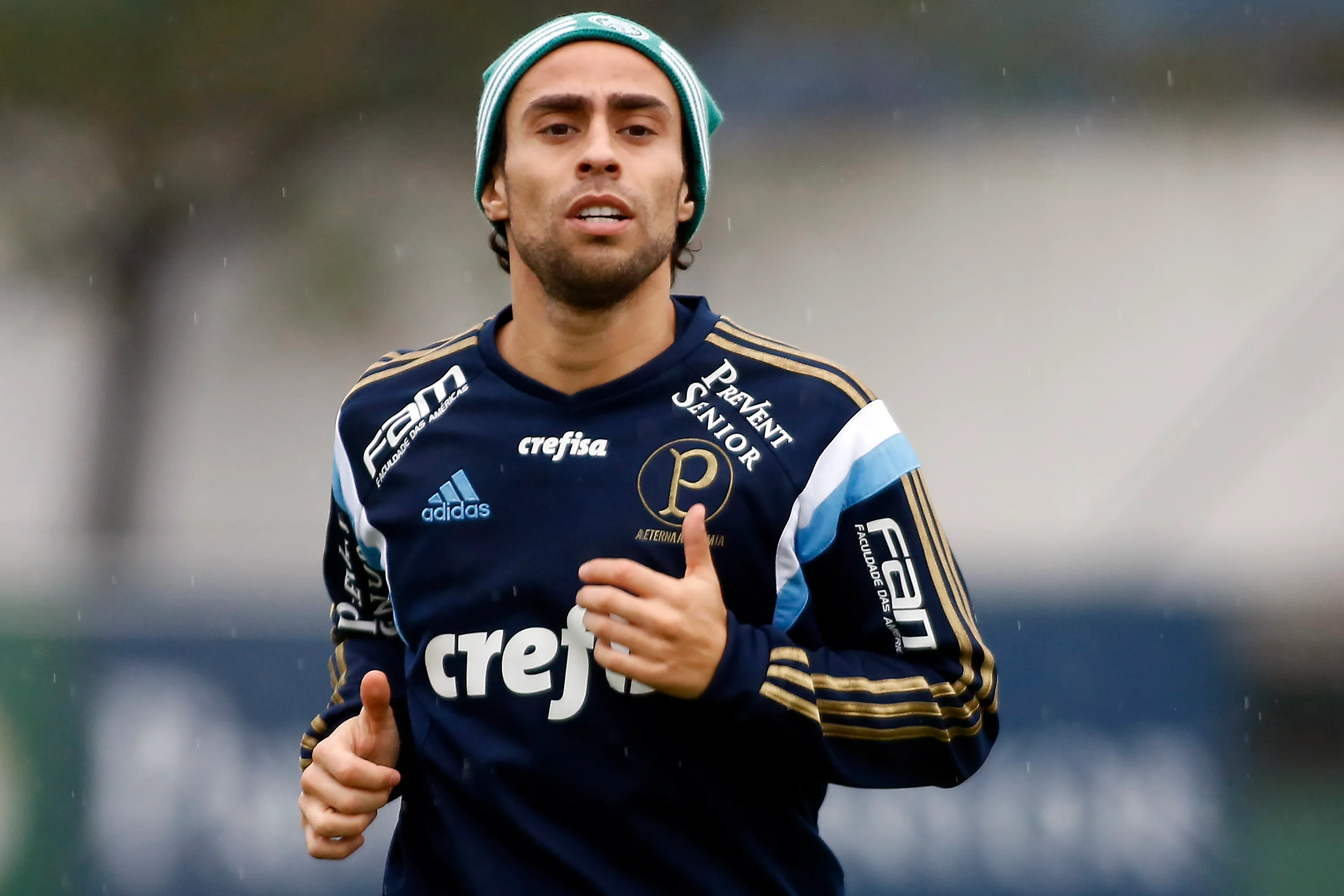 SAO PAULO – SP – 07/07/2015 – TREINO DO PALMEIRAS – Valdivia durante treino do Palmeiras no CT Academia de Futebol – Barra Funda. Foto: Daniel Vorley/AGIF.