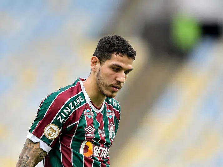 Fluminense monitora mercado após possível baixa na zaga