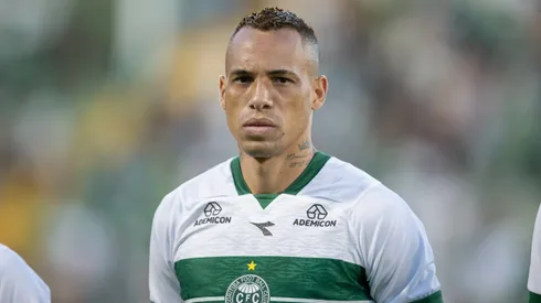 Breno Lopes jogador do Coritiba durante partida contra o Chapecoense no estadio Arena Conda pelo campeonato Brasileiro A 2026. Foto: Liamara Polli/AGIF
