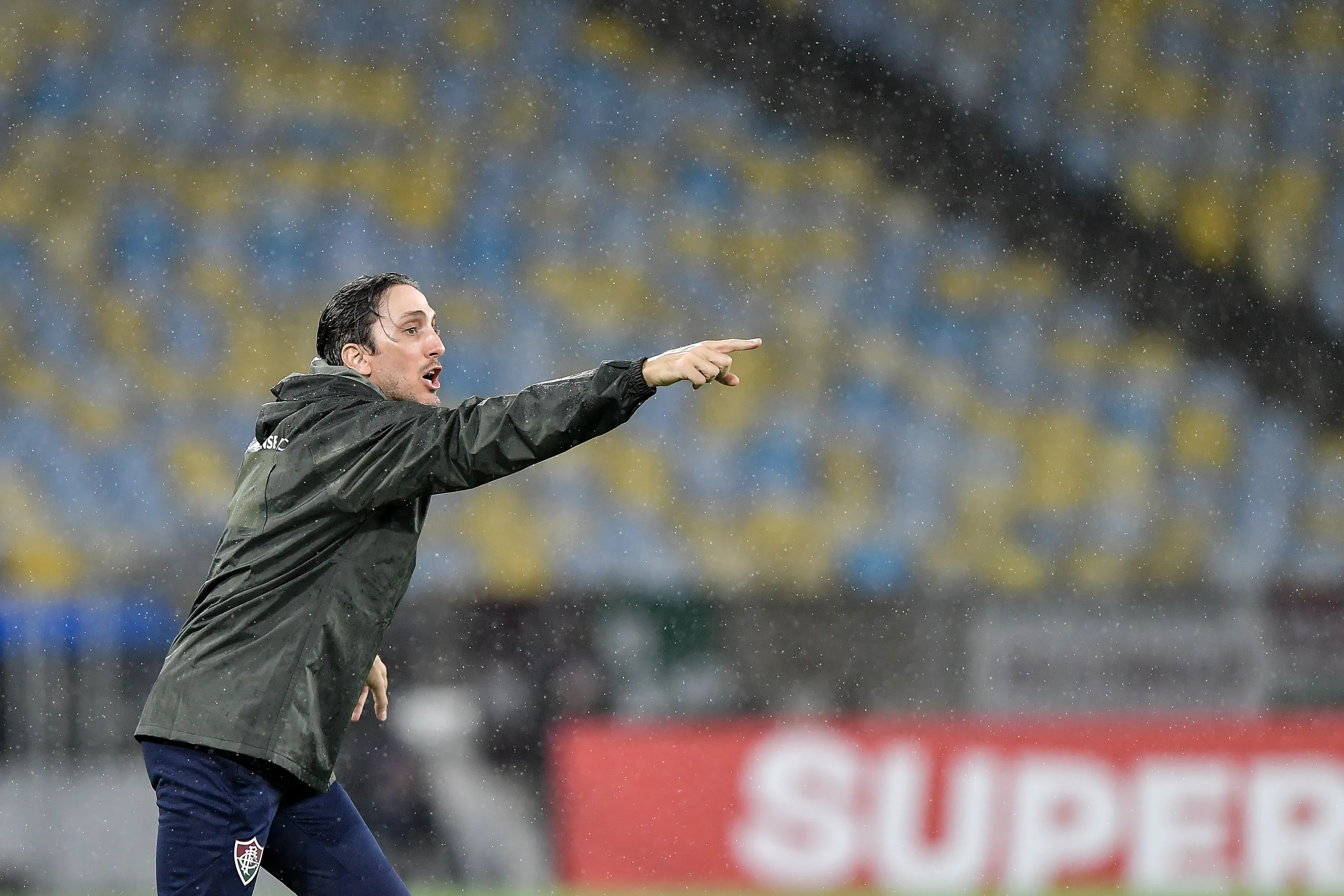 Luis Zubeldia tecnico do Fluminense durante partida contra o Marica no estadio Maracana pelo campeonato Carioca 2026. Foto: Thiago Ribeiro/AGIF