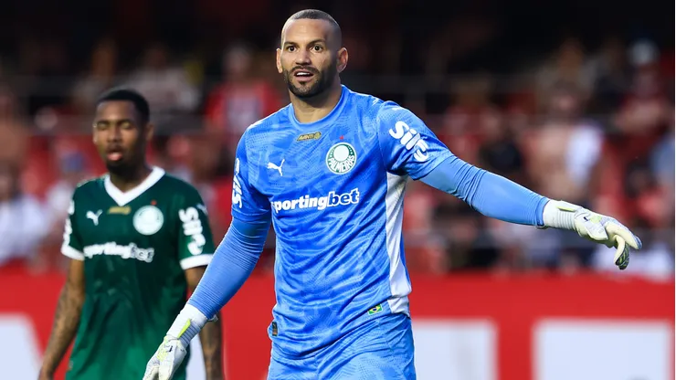 Weverton goleiro do Palmeiras durante partida contra o Sao Paulo no estadio Morumbi pelo campeonato Brasileiro A 2025.