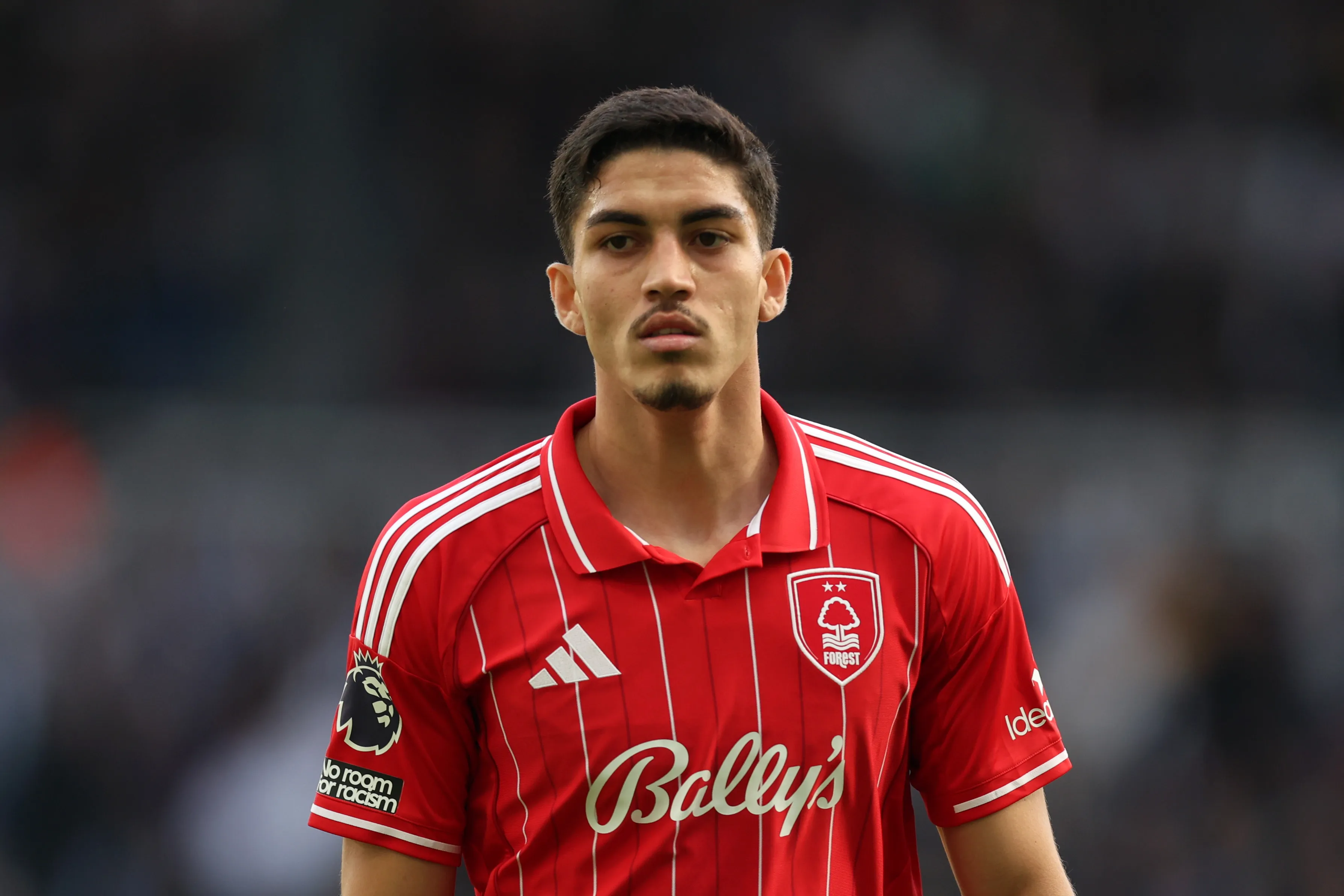 NEWCASTLE UPON TYNE, ENGLAND – OCTOBER 05: Jair Cunha during the Premier League match between Newcastle United and Nottingham Forest at St James’ Park on October 05, 2025 in Newcastle upon Tyne, England. (Photo by George Wood/Getty Images)