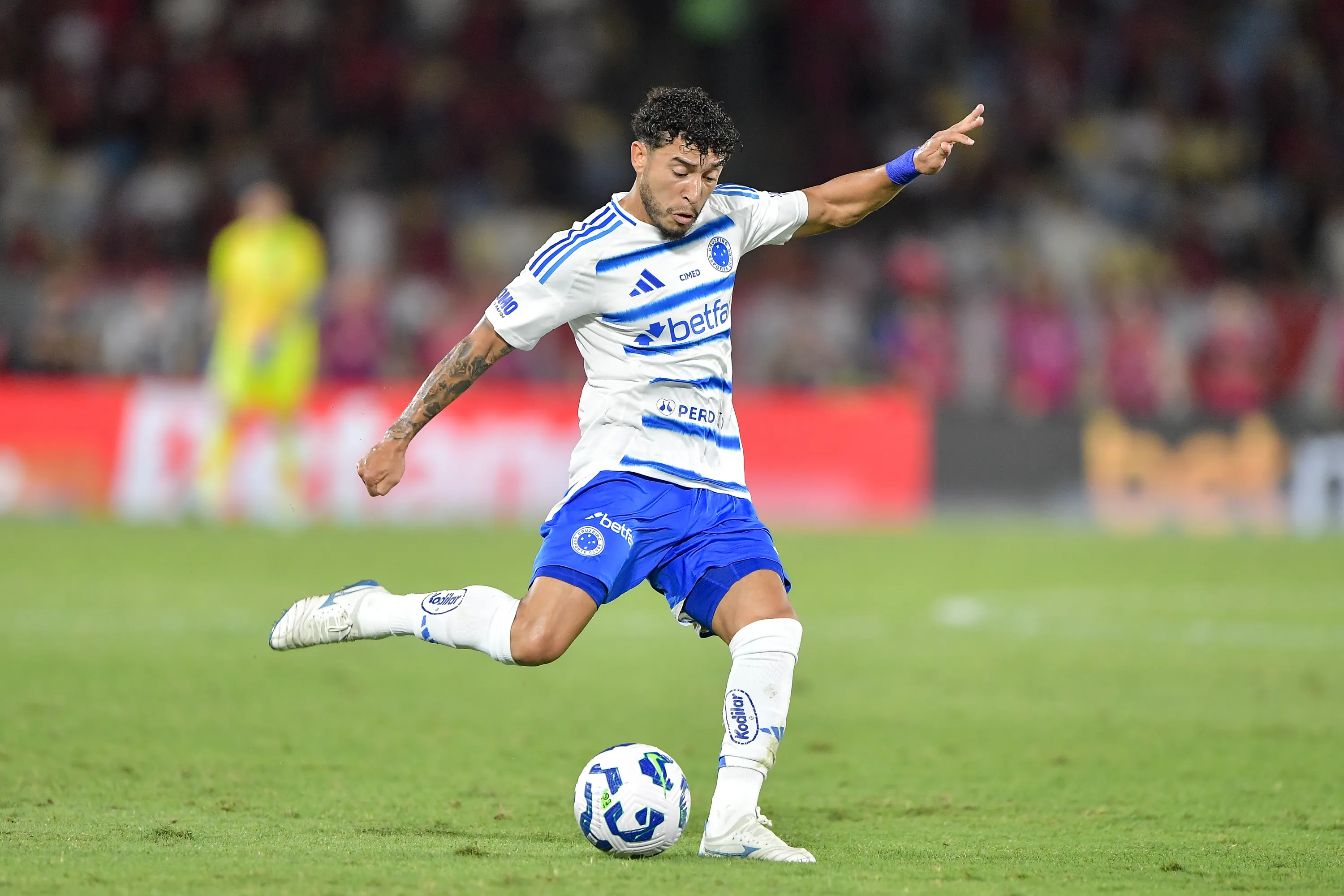 RJ – RIO DE JANEIRO – 02/10/2025 – BRASILEIRO A 2025, FLAMENGO X CRUZEIRO – William jogador do Cruzeiro durante partida contra o Flamengo no estadio Maracana pelo campeonato Brasileiro A 2025. Foto: Thiago Ribeiro/AGIF