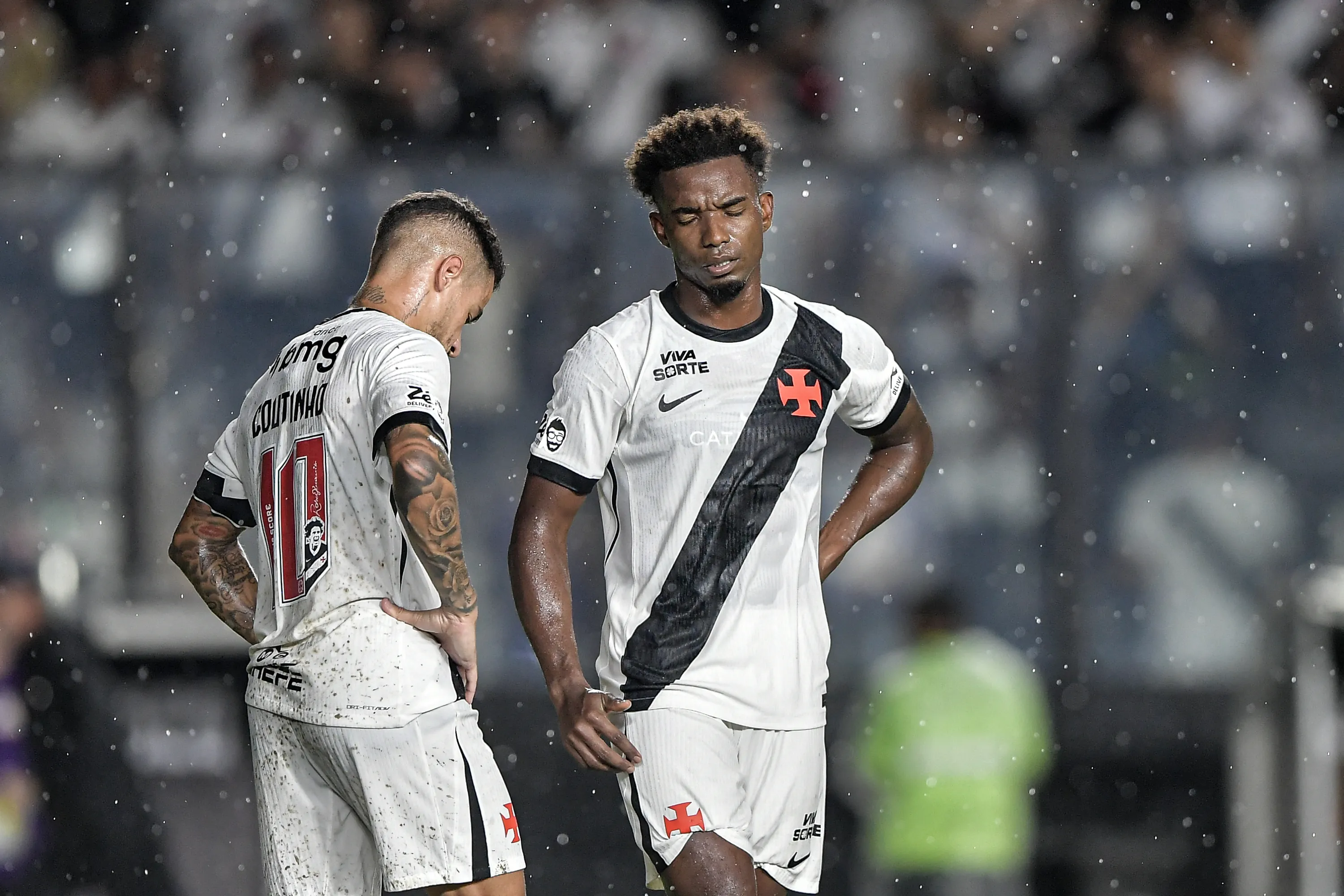 RJ – RIO DE JANEIRO – 11/02/2026 – BRASILEIRO A 2026, VASCO X BAHIA – Thiago Mendes jogador do Vasco durante partida contra o Bahia no estadio Sao Januario pelo campeonato Brasileiro A 2026. Foto: Thiago Ribeiro/AGIF