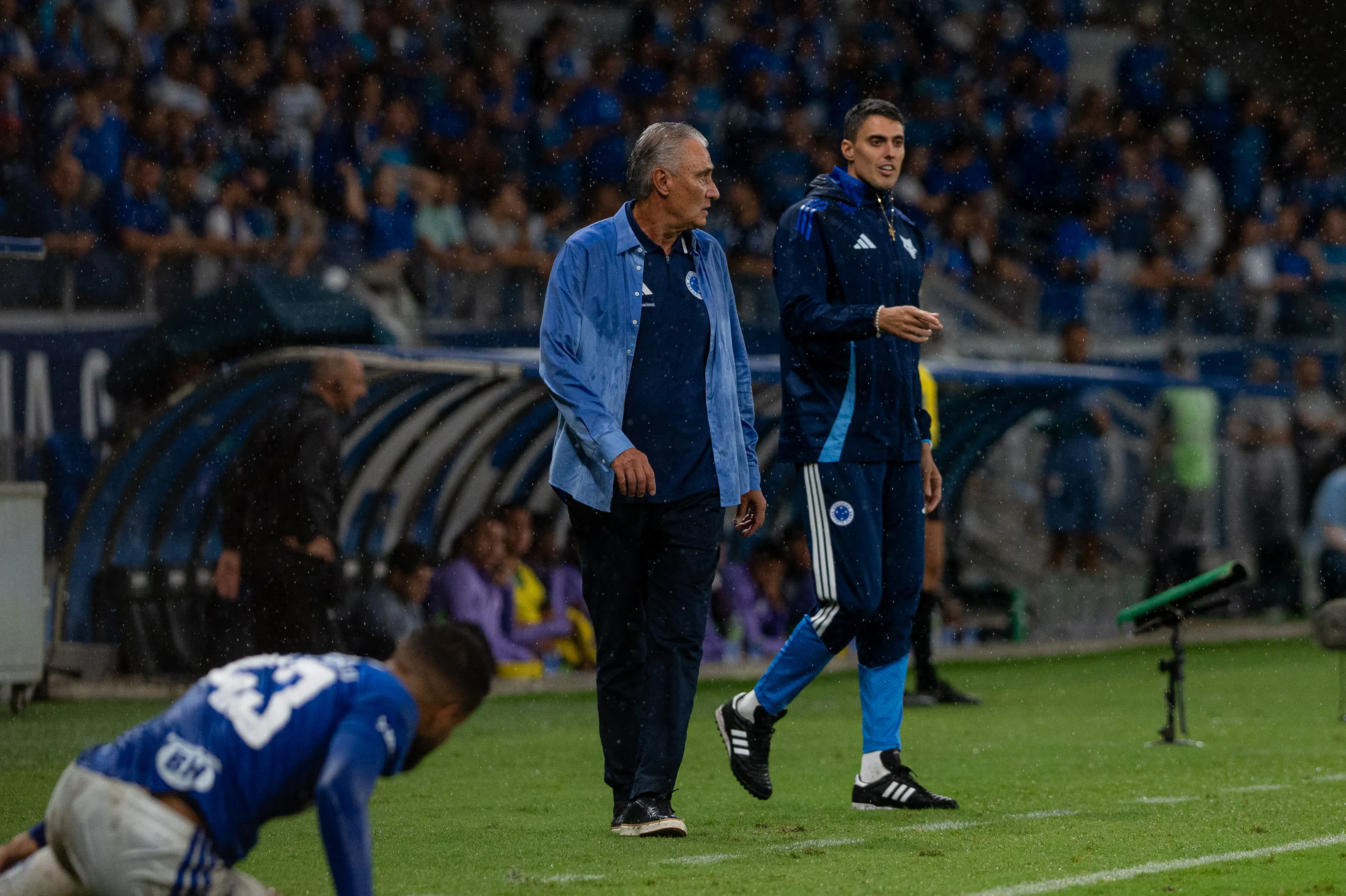 MG – BELO HORIZONTE – 08/02/2026 – MINEIRO 2026, CRUZEIRO X AMERICA-MG – Tite tecnico do Cruzeiro durante partida contra o America-MG no estadio Mineirao pelo campeonato Mineiro 2026. Foto: Alessandra Torres/AGIF