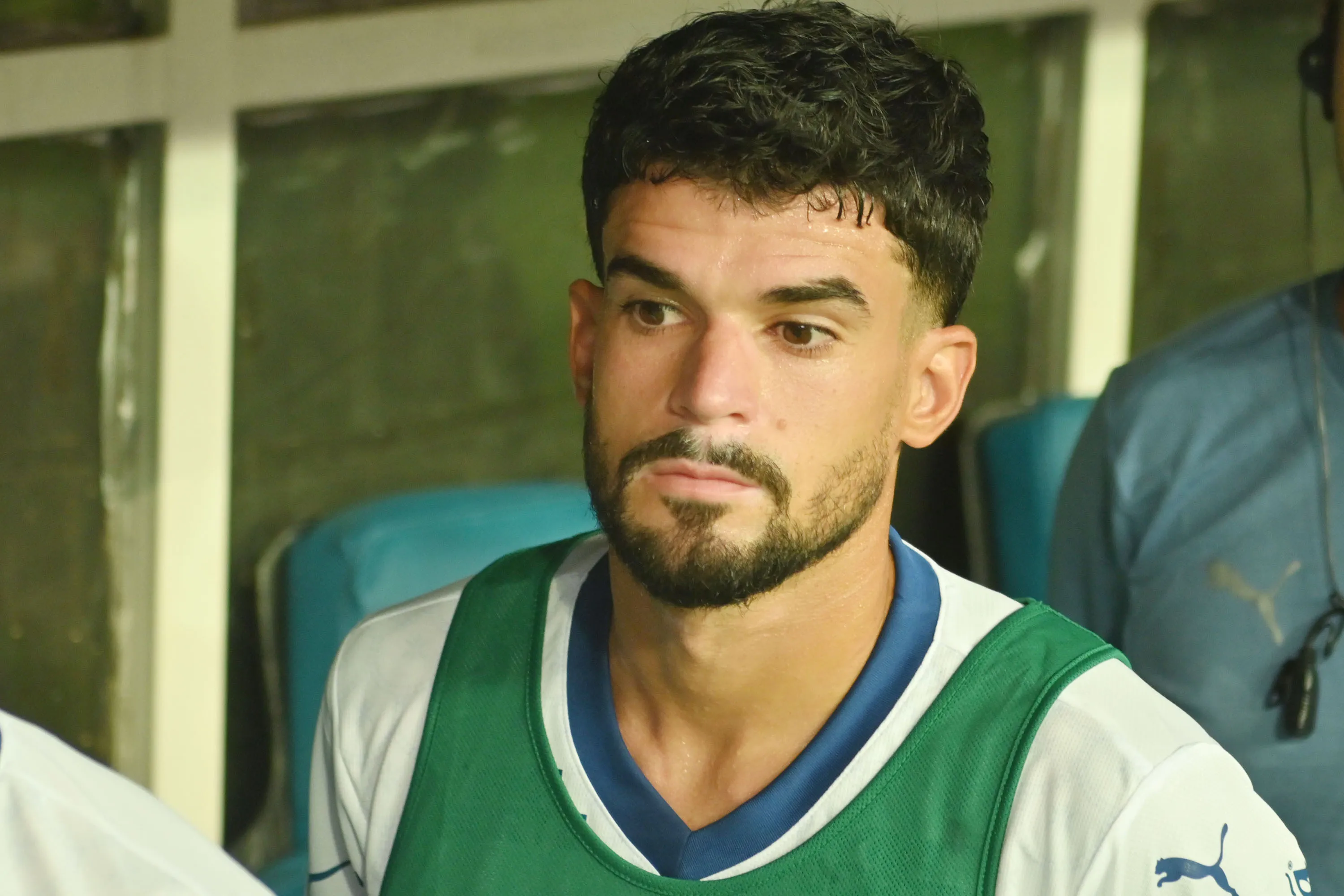 BA – SALVADOR – 30/03/2025 – BRASILEIRO A 2025, BAHIA X CORINTHIANS – Cauly, jogador do Bahia durante execucao do hino nacional antes da partida contra o Corinthians no estadio Arena Fonte Nova pelo campeonato Brasileiro A 2025. Foto: Walmir Cirne/AGIF