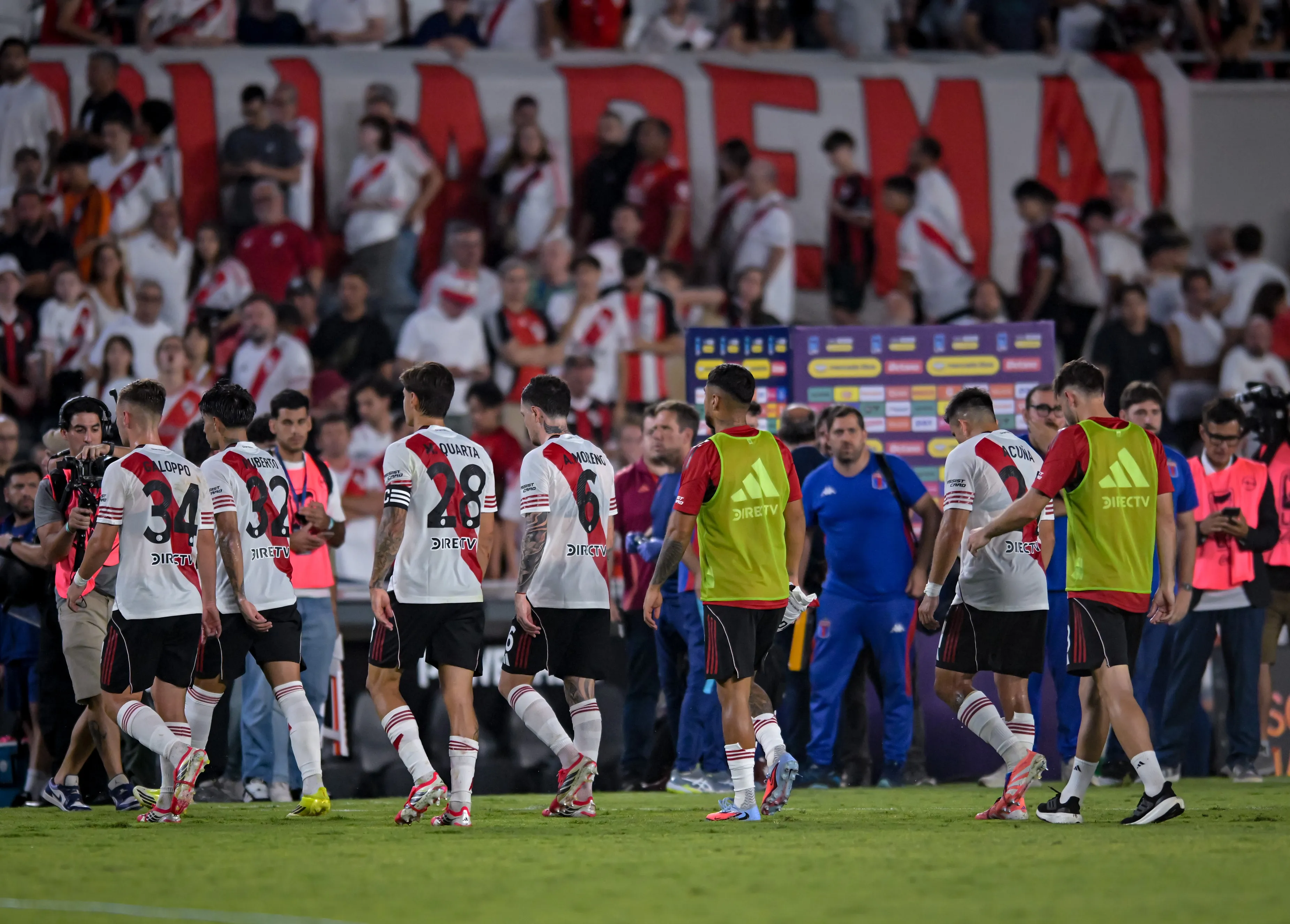 Jogadores do River Plate em partida no El Monumental. (Photo by Marcelo Endelli/Getty Images)