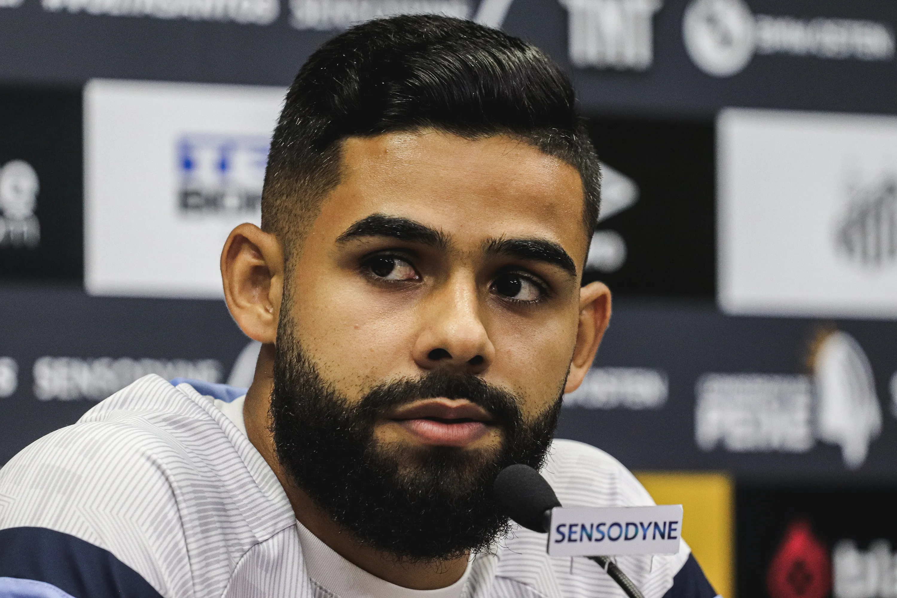 SP – SANTOS – 02/02/2024 – SANTOS, COLETIVA FELIPE JONATAN – Felipe Jonatan jogador do Santos durante coletiva de imprensa realizada no CT Rei Pele. Foto: Reinaldo Campos/AGIF