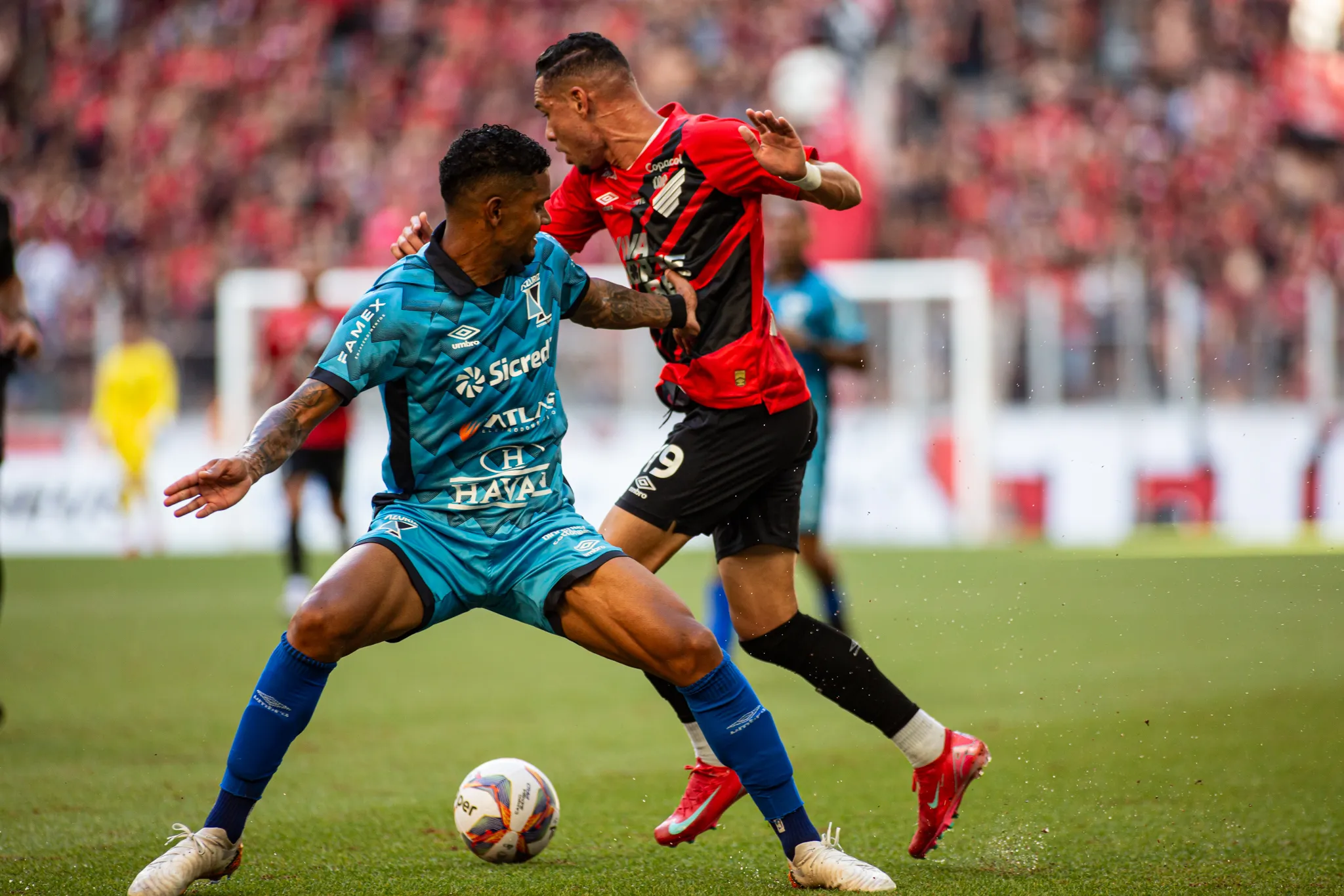 Luiz Fernando atuando pelo Athletico-PR. Foto: Luis Garcia/AGIF