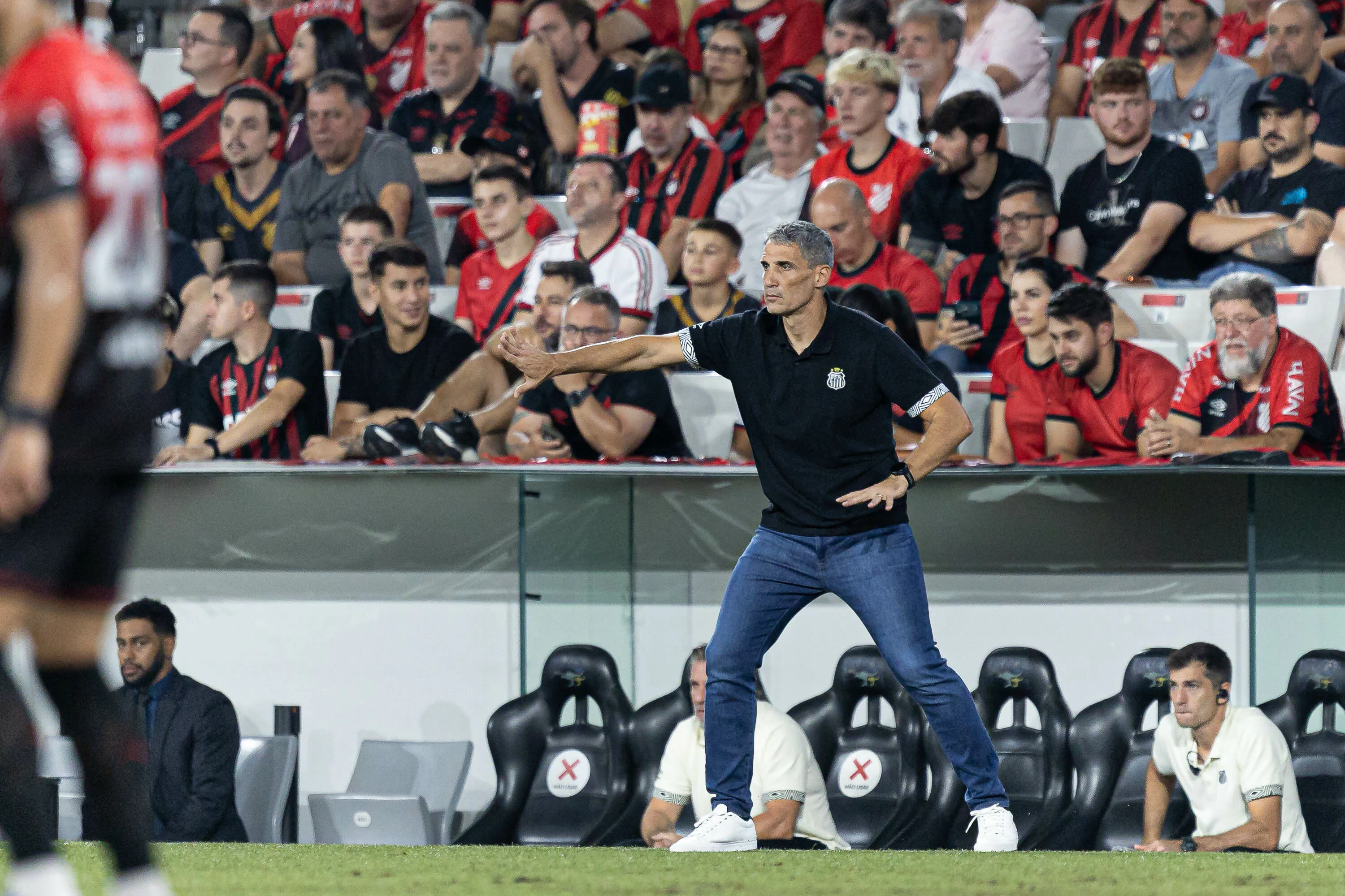 Vojvoda conseguiu mais um ponto pelo Peixe – Foto: Paulo De Tarso/AGIF.