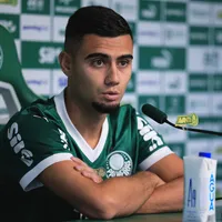 Andreas Pereira afirma que estava limpando a chuteira em Corinthians x Palmeiras