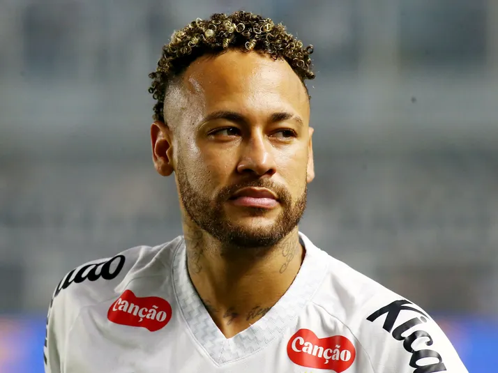 Neymar critica gramado da Arena da Baixada: "Impossível"