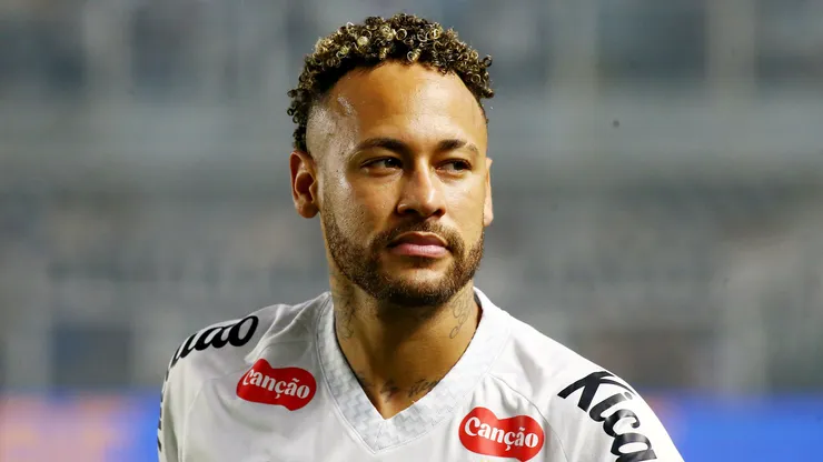 Neymar criticou o gramado da Arena da Baixada