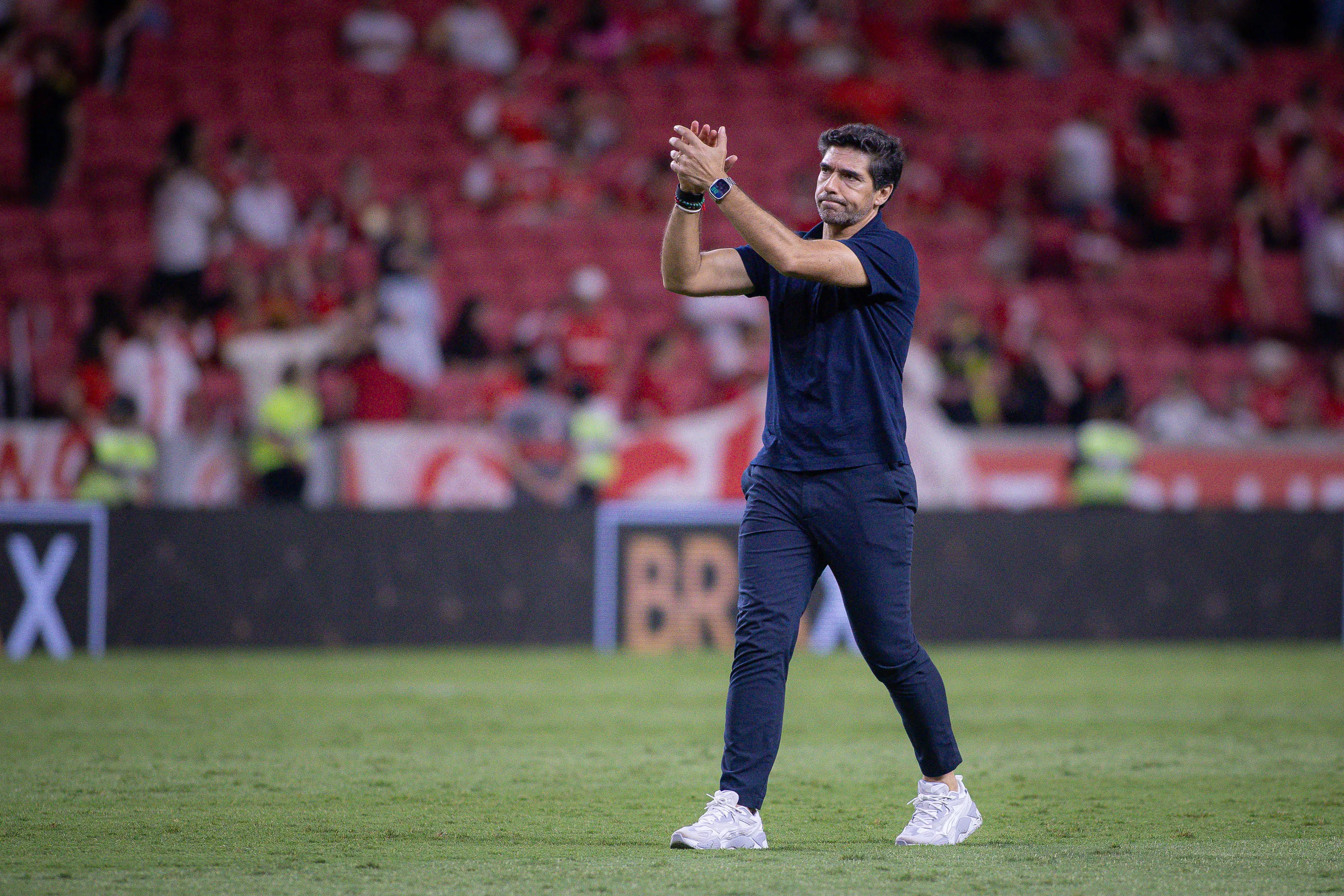 Abel Ferreira tecnico do Palmeiras comemora vitoria ao final da partida contra o Internacional no estadio Beira-Rio pelo campeonato Brasileiro A 2026. Foto: Maxi Franzoi/AGIF