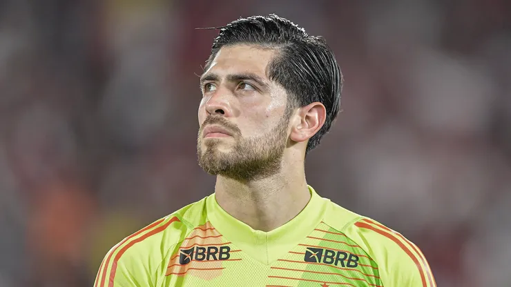 Rossi goleiro do Flamengo durante partida contra o Fluminense no estádio Maracanã pelo campeonato Brasileiro A 2025. Foto: Thiago Ribeiro/AGIF