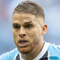 Cuéllar tem saída do Grêmio travada por conta de salário